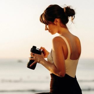 Une année de plus ✨
Toujours à observer, créer, raconter vos histoires…
Et à dire « juste une dernière photo » bien trop souvent !

Merci d’être là 🤍

Photo par @melody_barabe (en attendant notre prochaine séance)