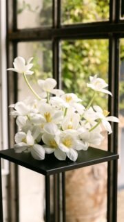 Toujours arriver avec la bonne énergie ☀️

—

#happymonday #frenchphotographer #frenchfloraldesigner