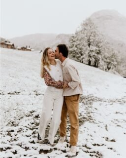 Les meilleures séances sont souvent celles avec des imprévus ❄️
De la neige en plein mois de mai… alors qu’une semaine plus tard on croule sous 30 degrés.

Des rires, des potes, une rando sous la neige et un grand shot d’air pur pour commencer la saison 🤍

Secondée par @jayyyyydeee 
.
.
.

#photographemariage #wildlovestory #dirtybootsansmessyhair #alpswedding #destinationweddingphotographer