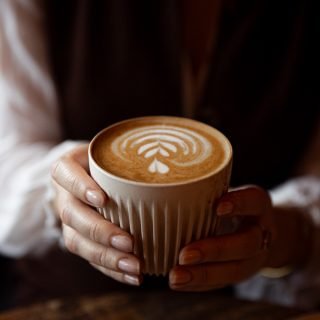 De retour à Paris et une semaine plus tranquille avant le prochain mariage dans le sud ouest ! 

J’en profite pour reprendre mes explorations parisiennes, alors je suis preneuse de vos nouvelles adresses préférées : cafés, bars, restos, expos… 👌