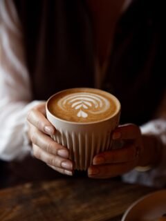 De retour à Paris et une semaine plus tranquille avant le prochain mariage dans le sud ouest ! 

J’en profite pour reprendre mes explorations parisiennes, alors je suis preneuse de vos nouvelles adresses préférées : cafés, bars, restos, expos… 👌