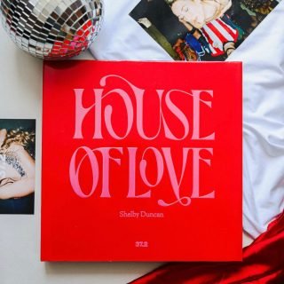 Beyond excited about today’s mail!! House of Love is finally here! ✨
Thank you @shelbyduncan and @37.2_nicolashuetgreub 🫶
What an amazing piece of work!!! 🤍