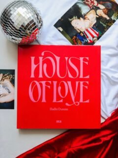 Beyond excited about today’s mail!! House of Love is finally here! ✨
Thank you @shelbyduncan and @37.2_nicolashuetgreub 🫶
What an amazing piece of work!!! 🤍