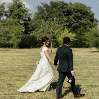 Une petite pensée pour ces deux-là qui fêtent aujourd’hui leurs noces de coton. 🤍

Happy one year anniversary lovebirds !
