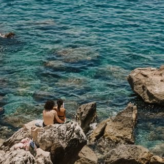 Petits bouts de Nice le mois dernier, en attendant les vacances. ☀️
(Et ça y est, on a officiellement dépassé la moitié de la saison des mariages par ici. 🥳)