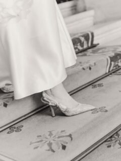 Dior forever ✨
Je crois qu’à la fin de la saison, il va vraiment falloir faire un récap de vos plus belles chaussures.
On me taquine souvent avec mon obsession des détails… mais honnêtement, celles-ci méritaient bien leur moment.

#jadiorheels #diorfrance