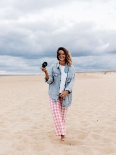 Tiny bits of summer with the girls 🤍

📸 @melody_barabe & @charlottemarette 
With @suzetonik