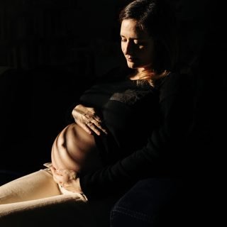 Ces séances-là, chez vous. ✨
La lumière, les gestes simples, le calme.
C’est aussi ça que je photographie.

La saison des mariages arrive,
mais ces moments-là comptent tout autant.

-

#photographematernite
#photographefamille
#photographemariage
#familysession #photographemariageparis