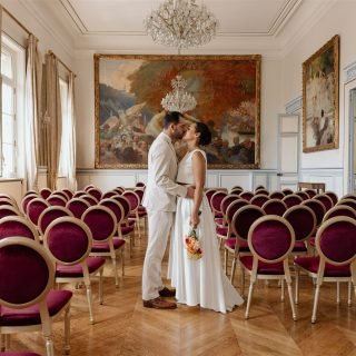 Quand la salle des mariages ressemble à ça,
ne comptez pas sur moi pour partir juste après votre cérémonie ! 

Les beautés @eva_bellefleurlski @seboulski 

-

#weddingphotographer #photographemariageparis #mariagecivilparis #frenchphotographer #cityhallwedding